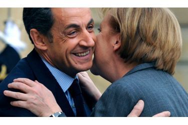  Angela Merkel et Nicolas Sarkozy adopteront jeudi 80 mesures visant à renforcer la coopération entre la France et l'Allemagne dans le cadre d'un "Agenda franco-allemand 2020", a annoncé mercredi l'Élysée. Le président et la chancelière présideront à Paris leur premier conseil des ministres franco-allemand après la mise en place du nouveau gouvernement à Berlin et l'entrée en vigueur du traité de Lisbonne sur les institutions européennes.