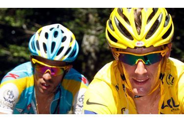 Alberto Contador a fini par changer de version. Le nouveau maillot jaune du Tour de France s&#039;est en effet excusé, à froid, quelques heures après l&#039;arrivée de l&#039;étape de lundi. &quot;Peut-être que je me suis trompé, je suis désolé. Dans ces moments-là, on veut aller le plus vite possible. Je ne suis pas content car pour moi, le fair play est vraiment très important&quot;, a-t-il déclaré dans une vidéo reprise par la presse espagnole avant d&#039;ajouter: &quot;Je n&#039;aime pas ce genre de choses, cela ne me convient pas. J&#039;espère que la relation que nous avons avec Andy (Schleck) restera la même.&quot;