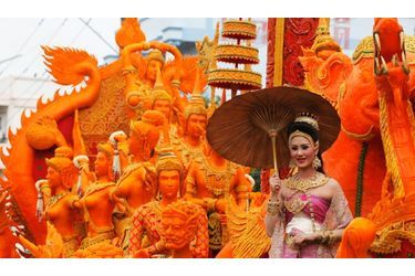 Le festival de cire a débuté à Suphan Buri, en Thaïlande. La manifestation marque le début du carême bouddhiste, qui dure trois mois.