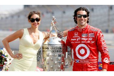 Depuis 2001, elle est mariée au pilote automobile Dario Franchiti. 