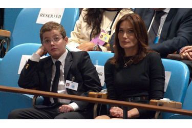 Au seulement 12 ans, Louis Sarkozy, le fils du président français, était à l&#039;Assemblée générale des Nations unies hier, accompagné de sa belle-mère Carla Bruni, pour écouter le disocurs de son père.