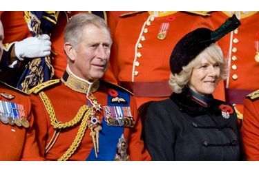 Le prince Charles, héritier du trône d'Angleterre, en compagnie de sa seconde épouse, Camilla Parker Bowles. Une union que la reine Elisabeth II a eu beaucoup de mal à accepter. Les deux époux ont longtemps été amants avant d'officialiser leur relation