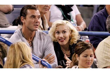 Accompagné de son compagnon, Gavin Rossdale, la chanteuse Gwen Stefani était dans les tribunes, juste derrière le clan Federer, pour regarder Roger perdre contre Marcos Baghdatis au troisièlme tour du tournoi d&#039;Indian Wells. 