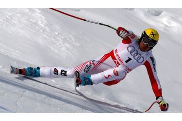 Le skieur autrichien Hermann Maier, champion du monde et champion olympique, a annoncé mardi qu'il prenait sa retraite sportive. "J'ai décidé de mettre aujourd'hui un terme à ma carrière", a déclaré "Herminator" lors d'une conférence de presse. A 36 ans, Maier a remporté 54 courses de Coupe du monde et décroché à quatre reprises le Globe de cristal, la dernière fois en 2004. Son palmarès est également riche de deux médailles d'or olympiques en 1998 et de trois titres de champions du monde.