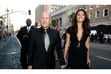 Bruce Willis et sa nouvelle épouse, Emma Heming, ont assisté à l&#039;avant-première du dernier film d&#039;action de Bruce Willis, The Surrogates.