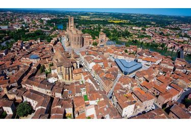 L’imposante cathédrale de Sainte-Cécile est le point central d’Albi. Cet édifice en briques rouges est l’un des plus grands au monde. La cathédrale fait également partie des monuments les plus visitées de France.