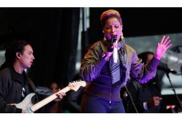 La chanteuse Mary J. Blige a donné un concert gratuit hier soir au Times Square à New York. 