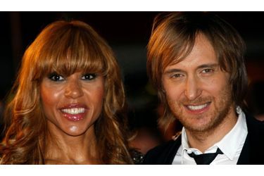 Le DJ français David Guetta (ici avec sa femme Cathy) a reçu le prix de l’Album international de l’année, hier soir, aux NRJ music awards à Cannes, pour son disque One Love.