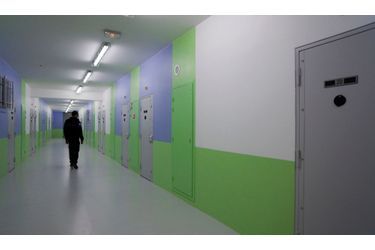 Voici une vue intérieure de la nouvelle prison de Bourg-en-Bresse. Le centre pénitentiaire, qui se veut moderne avec des conditions de détention plus dignes pour les détenus, accueillera ses premiers prisonniers avant la fin du mois. 