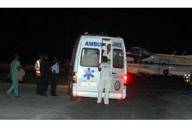 Bahia Bakiri, rescapée unique du crash de l&#039;avion yéménite au large des Comores mardi, a été conduite hier soir à l&#039;aéroport de Boroni, la capitale comorienne, où un avion devait la ramener en France aux côtés de son père.