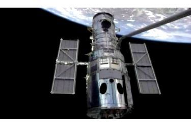 Les astronautes d&#039;Atlantis ont sorti le téléscope spatial Hubble de son orbite, mercredi, et l&#039;ont arrimé à la navette pour effectuer une série de réparations et d&#039;opérations d&#039;entretien. &quot;Houston, Atlantis. Hubble est arrivé à bord d&#039;Atlantis&quot;, a annoncé Altman dans une communication radio avec le centre de contrôle au sol. Cette mission est la 5e et dernière organisée par la Nasa et elle devrait permettre de maintenir Hubble en état de fonctionnement jusqu&#039;en 2014, date à laquelle il sera remplacé.
