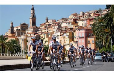 L&#039;Équipe cycliste Saxo Bank s&#039;entraîne à Menton (Alpes-Maritimes) en vue du tour de France qui débute samedi à Monaco.