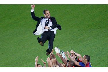 Héroïque milieu de terrain du club dans les années 90, l’entraîneur «Pep» Guardiola laisse éclater sa joie. Pour sa première année en tant que manager, il signe un triplé : Ligue des champions, championnat d’Espagne et Coupe du Roi. 