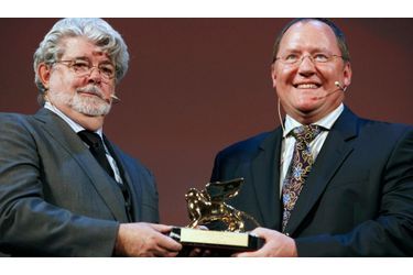 John Lasseter (à droite), réalisateur et producteur américain chez Walt Disney, a reçu le Golden Lion.