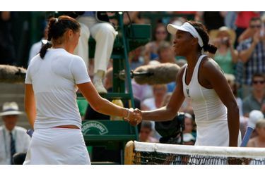 Venus a rejoint Serena en finale du tournoi de Wimbledon en balayant Dinara Safina, la numéro 1 mondiale, sur le score de 6-1, 6-0.