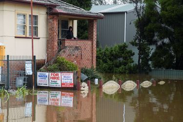 Le bilan des inondations en Australie s'élève à 20 morts, alors que des milliers d'habitants contraints d'évacuer à Sydney.