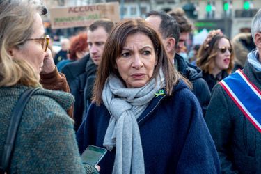 Anne Hidalgo dans la manifestation pour l&#039;Ukraine, à Paris, le 5 mars 2022.