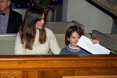Le prince Alexander de Suède avec sa maman la princesse Sofia à Mora, le 4 mars 2022