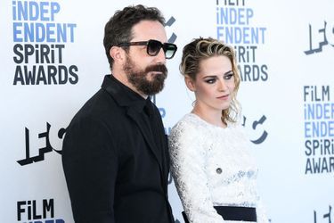 Pablo Larrain et Kristen Stewart lors de la cérémonie des «Film Independent Spirit Awards», à Santa Monica, le 6 mars 2022.