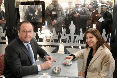 François Hollande et Anne Hidalgo, en novembre 2021.