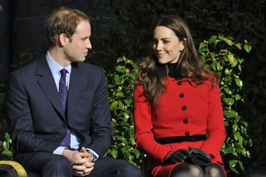 Kate Middleton et le prince William de retour à St Andrew&#039;s, après l&#039;annonce des fiançailles, en février 2011 
