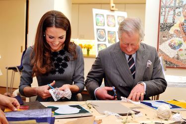 Kate et le prince Charles, en visite dans une association en mars 2012