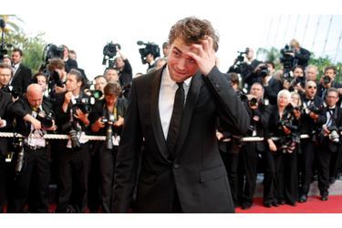 Le comédien de Twilight, Robert Pattinson, s'il souffre de problèmes capillaires, continue de plaire à ces dames.