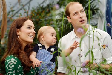 Photo officielle de Kate, William et George pour le premier anniversaire du petit prince en juillet 2014