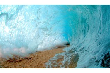 Le «shorebreak», dernière vague avant la plage, est particulièrement dangereux. L’onde physique aspire toute l’eau pour former un mur, parfois de plusieurs mètres de haut. En dessous, il ne reste plus que du sable dur. Mieux vaut éviter d’y être projeté quand le rouleau se brise.