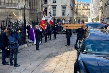 Les obsèques se sont déroulés à la basilique Sainte-Clotilde dans le VIIe arrondissement de Paris.