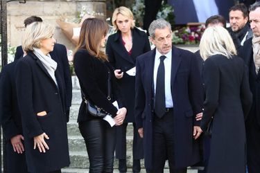 Valérie Pécresse, Carla Bruni, Nicolas Sarkozy et Brigitte Macron aux obsèques de Jean-Pierre Pernaut, mercredi à Paris. 