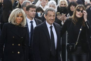  Brigitte Macron, Nicolas Sarkozy et son épouse Carla Bruni aux obsèques de Jean-Pierre Pernaut, mercredi à Paris. 