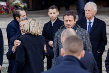 Nicolas Sarkozy salue Valérie Pécresse.