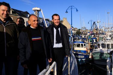 Guillaume Peltier, Eric Zemmour et Nicolas Bay à Port-en-Bessin en Normandie.