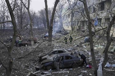 L'hôpital pédiatrique de Marioupol détruit par les forces russes, en Ukraine, le 9 mars 2022.
