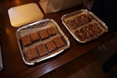 Les brownies et les barres de céréales faites par les Cambridge