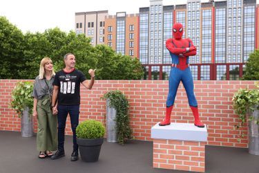 Nikos Aliagas et son épouse Tina à Disneyland Paris pour l'ouverture du Disney's Hotel New York – The Art of Marvel le 26 juin 2021