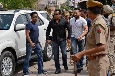 Salman Khan à son arrivée au tribunal de Jodhpur.