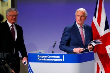 David Davis et Michel Barnier à Bruxelles lundi.