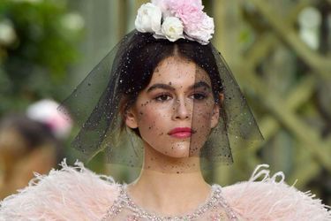 Kaia Gerber au défilé Chanel pendant la semaine de la haute couture à Paris