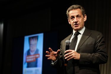 Nicolas Sarkozy à la vente aux enchères réalisée au profit de la campagne «Guérir le cancer de l'enfant au XXIe siècle» le 13 février 2018 à Paris
