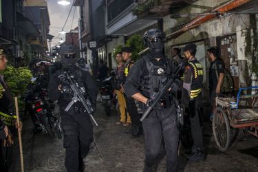 Policiers dans le centre de Jakarta en décembre 2017