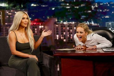 Kim Kardashian et Jennifer Lawrence sur le plateau de Jimmy Kimme Live! le 2 novembre 2017