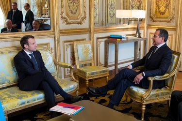 Emmanuel Macron avec le patron de Disney, Robert Iger, mardi à l&#039;Elysée.