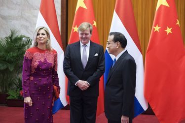La reine Maxima et le roi Willem-Alexander des Pays-Bas avec le Premier ministre chinois Li Keqiang à Pékin, le 7 février 2018