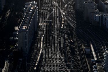 Les voies de la gare Montparnasse à Paris, fin décembre.