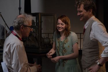 Colin Firth et Emma Stone avec Woody Allen sur le tournage de "Magic in the Moonlight". 