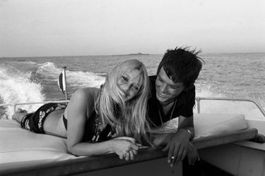 En août 1968, Alain Delon tourne « La Piscine » à Saint-Tropez et s'installe à La Madrague, chez Brigitte Bardot qui l'héberge et l'initie aux joies de la plaisance. L'acteur affirme qu'il ne s'est jamais rien passé entre eux. 