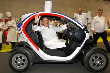 Des photos des archives Renault pour rendre hommage au chef des chefs, « Le  pilote de l’excellence en cuisine » selon Claude Hugot, directeur des relations publiques du Groupe Renault.  