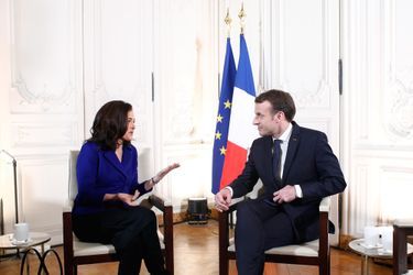 Sheryl Sandberg, la patronne de Facebook, en pleine discussion avec le président de la République Emmanuel Macron.